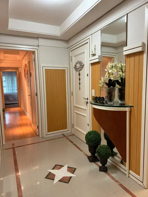 Apartamento com 3 quartos à venda, 136m2 em Centro, Balneario Camboriu - SC - imagem 7 Foto 7 de Apartamento com 3 quartos à venda, 136m2 em Centro, Balneario Camboriu - SC