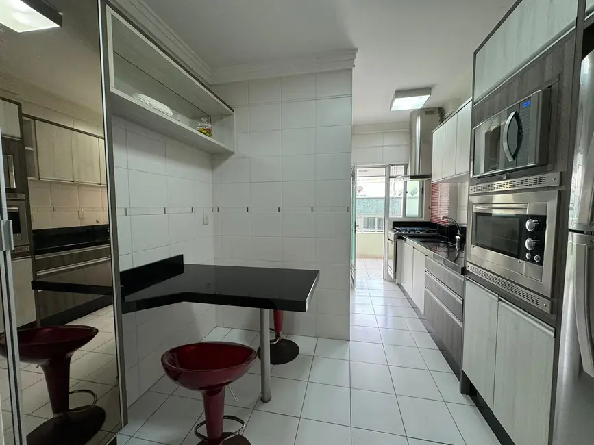 Apartamento com 3 quartos para alugar, 120m2 em Centro, Balneario Camboriu - SC - imagem 6 Foto 6 de Apartamento com 3 quartos para alugar, 120m2 em Centro, Balneario Camboriu - SC