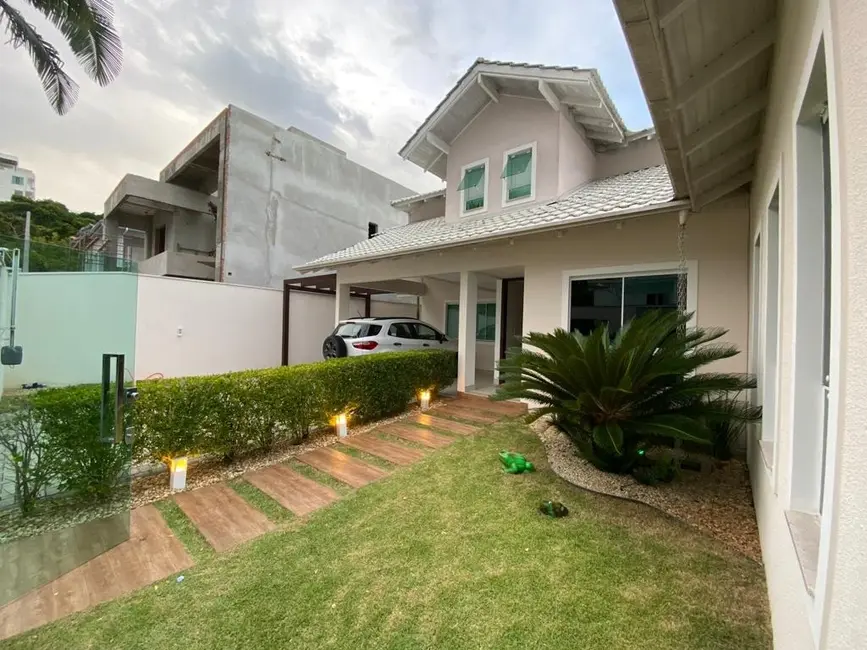 Foto 1 de Casa com 3 quartos à venda, 249m2 em Praia dos Amores, Balneario Camboriu - SC