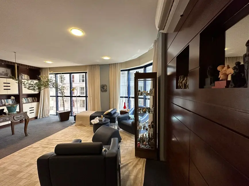 Foto 2 de Sala Comercial à venda, 100m2 em Centro, Balneario Camboriu - SC
