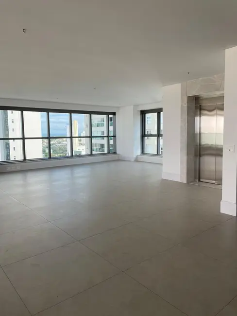 Apartamento com 3 quartos à venda, 323m2 em Londrina - PR - imagem 2 Foto 2 de Apartamento com 3 quartos à venda, 323m2 em Londrina - PR
