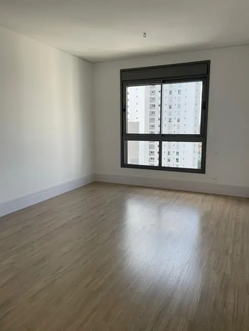 Apartamento com 3 quartos à venda, 323m2 em Londrina - PR - imagem 8 Foto 8 de Apartamento com 3 quartos à venda, 323m2 em Londrina - PR