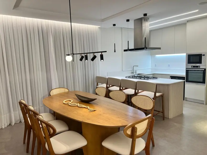 Apartamento com 4 quartos à venda, 143m2 em Centro, Balneario Camboriu - SC - imagem 2 Foto 2 de Apartamento com 4 quartos à venda, 143m2 em Centro, Balneario Camboriu - SC