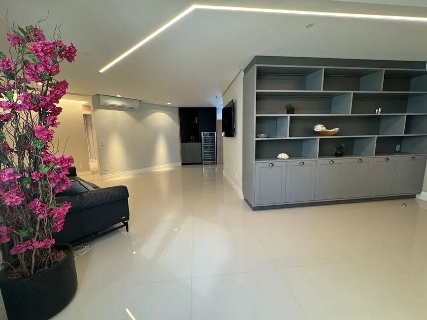 Apartamento com 5 quartos à venda, 240m2 em Pioneiros, Balneario Camboriu - SC - imagem 5 Foto 5 de Apartamento com 5 quartos à venda, 240m2 em Pioneiros, Balneario Camboriu - SC