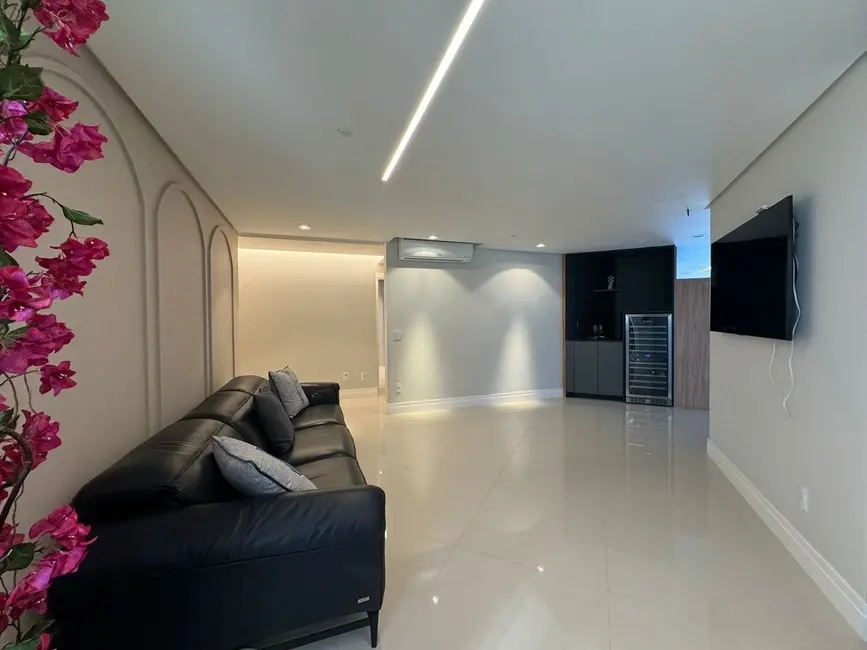 Apartamento com 5 quartos à venda, 240m2 em Pioneiros, Balneario Camboriu - SC - imagem 7 Foto 7 de Apartamento com 5 quartos à venda, 240m2 em Pioneiros, Balneario Camboriu - SC