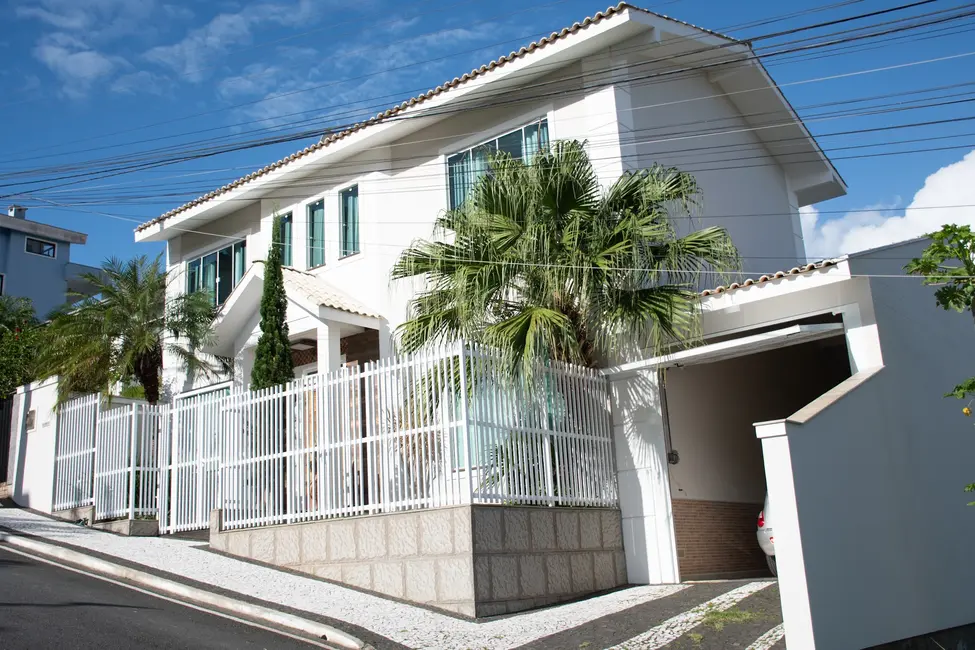 Foto 2 de Casa com 3 quartos à venda, 270m2 em Ariribá, Balneario Camboriu - SC