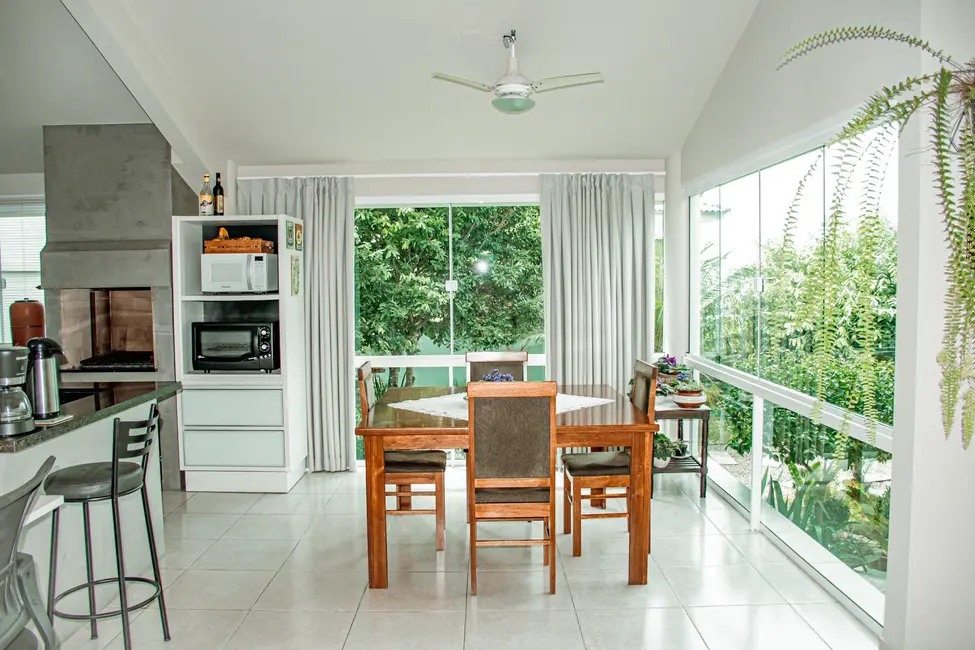 Casa com 3 quartos à venda, 270m2 em Ariribá, Balneario Camboriu - SC - imagem 5 Foto 5 de Casa com 3 quartos à venda, 270m2 em Ariribá, Balneario Camboriu - SC