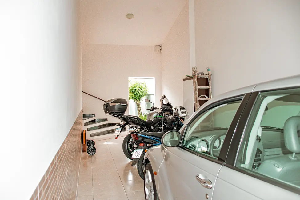 Casa com 3 quartos à venda, 270m2 em Ariribá, Balneario Camboriu - SC - imagem 4 Foto 4 de Casa com 3 quartos à venda, 270m2 em Ariribá, Balneario Camboriu - SC