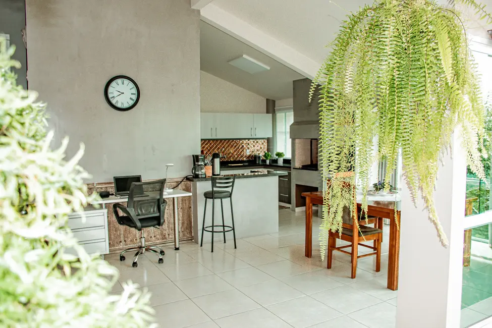 Casa com 3 quartos à venda, 270m2 em Ariribá, Balneario Camboriu - SC - imagem 8 Foto 8 de Casa com 3 quartos à venda, 270m2 em Ariribá, Balneario Camboriu - SC