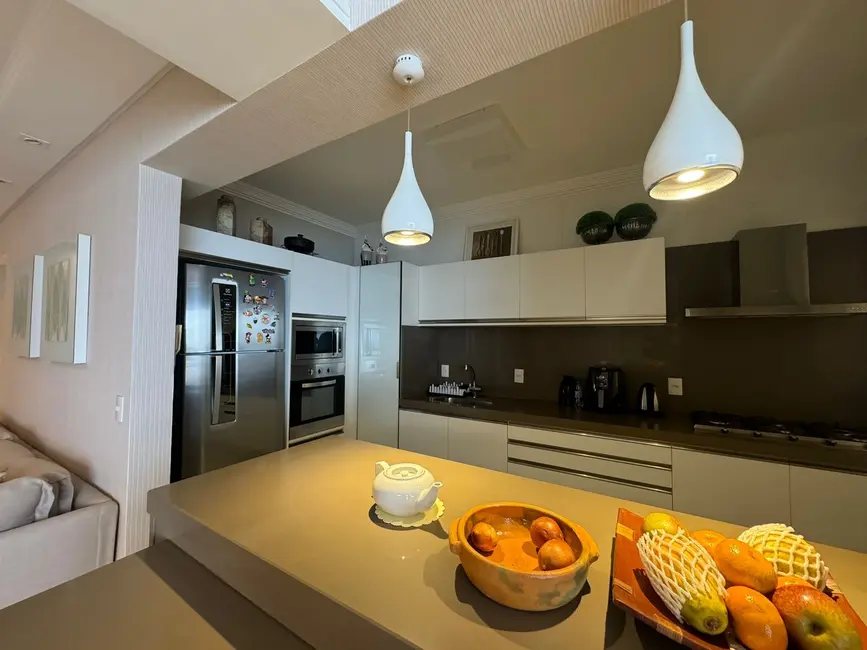 Apartamento com 3 quartos à venda, 140m2 em Centro, Balneario Camboriu - SC - imagem 7 Foto 7 de Apartamento com 3 quartos à venda, 140m2 em Centro, Balneario Camboriu - SC