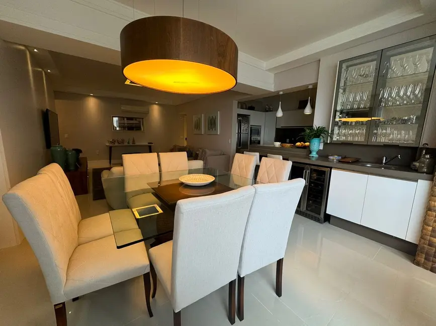 Apartamento com 3 quartos à venda, 140m2 em Centro, Balneario Camboriu - SC - imagem 5 Foto 5 de Apartamento com 3 quartos à venda, 140m2 em Centro, Balneario Camboriu - SC