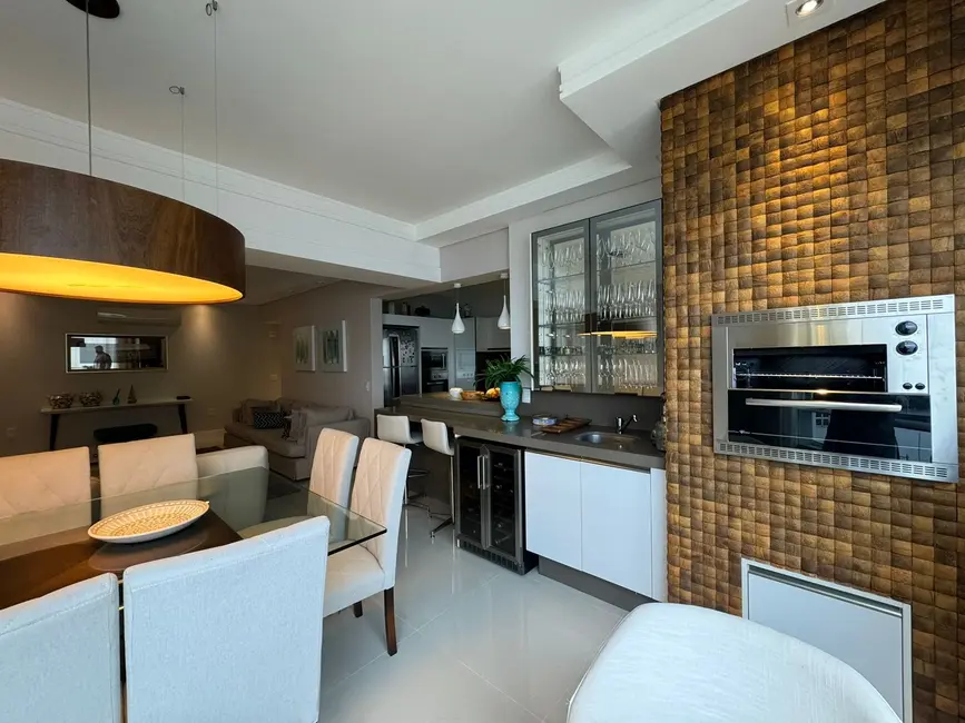 Apartamento com 3 quartos à venda, 140m2 em Centro, Balneario Camboriu - SC - imagem 6 Foto 6 de Apartamento com 3 quartos à venda, 140m2 em Centro, Balneario Camboriu - SC