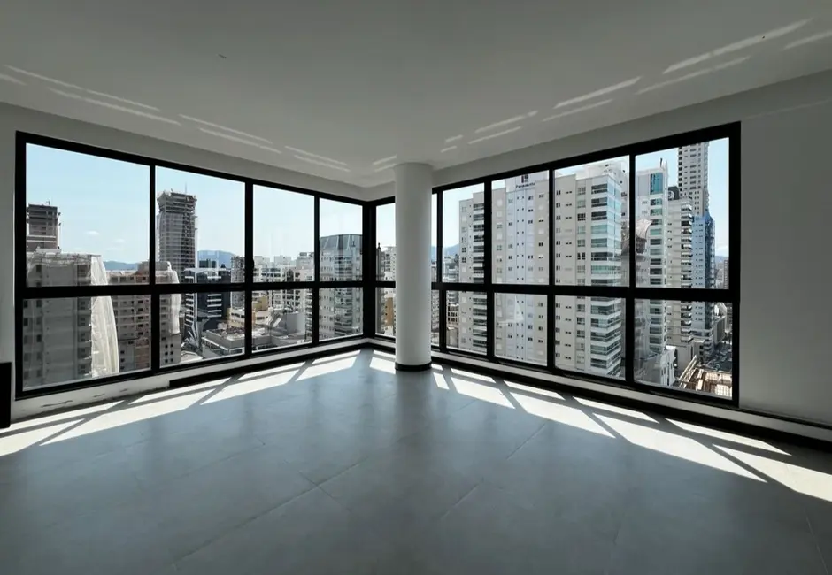 Apartamento com 4 quartos à venda, 188m2 em Meia Praia, Itapema - SC - imagem 3 Foto 3 de Apartamento com 4 quartos à venda, 188m2 em Meia Praia, Itapema - SC