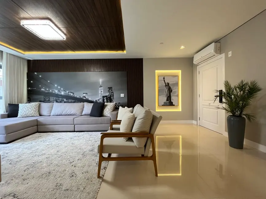 Apartamento com 4 quartos à venda, 182m2 em Centro, Balneario Camboriu - SC - imagem 3 Foto 3 de Apartamento com 4 quartos à venda, 182m2 em Centro, Balneario Camboriu - SC