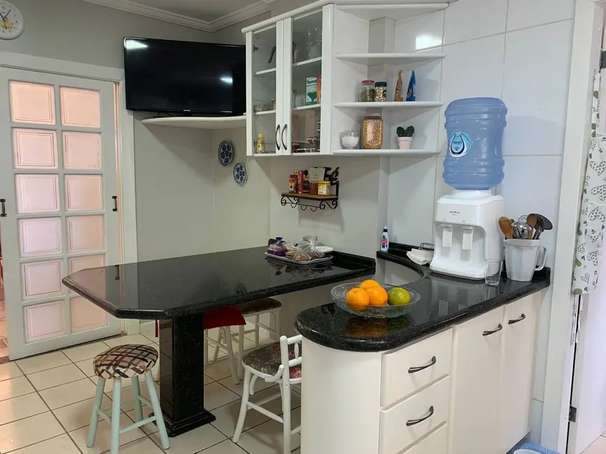Apartamento com 3 quartos à venda, 150m2 em Centro, Balneario Camboriu - SC - imagem 9 Foto 9 de Apartamento com 3 quartos à venda, 150m2 em Centro, Balneario Camboriu - SC