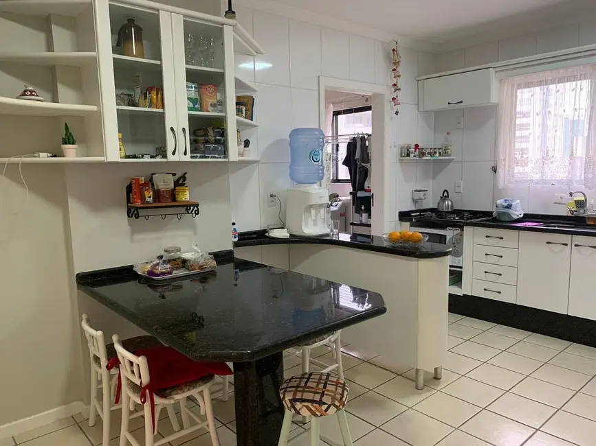 Apartamento com 3 quartos à venda, 150m2 em Centro, Balneario Camboriu - SC - imagem 8 Foto 8 de Apartamento com 3 quartos à venda, 150m2 em Centro, Balneario Camboriu - SC