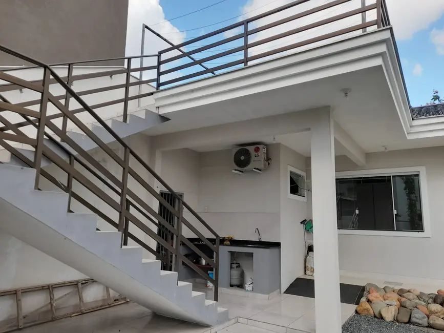 Casa com 3 quartos à venda, 170m2 em América, Joinville - SC - imagem 4 Foto 4 de Casa com 3 quartos à venda, 170m2 em América, Joinville - SC