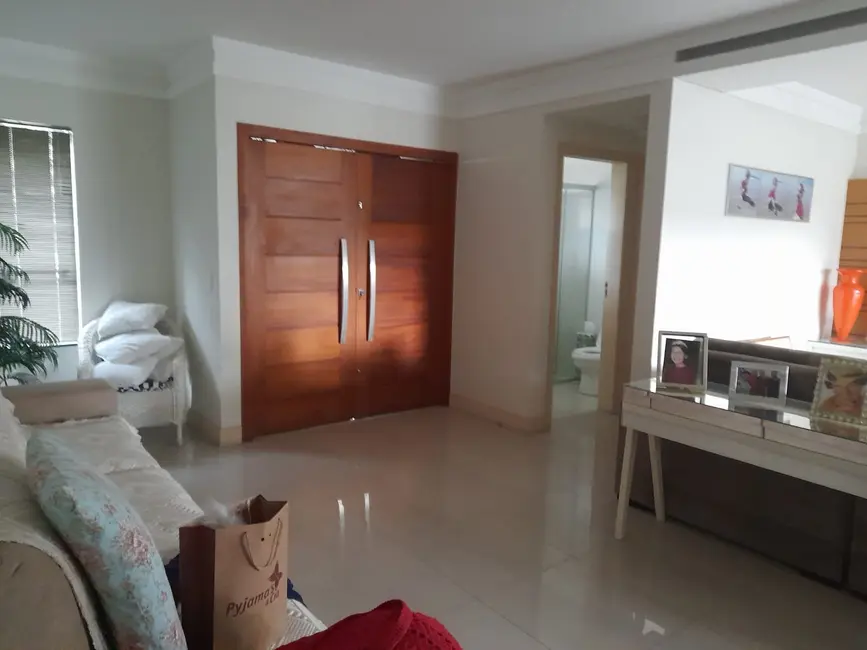 Casa com 3 quartos à venda, 170m2 em América, Joinville - SC - imagem 8 Foto 8 de Casa com 3 quartos à venda, 170m2 em América, Joinville - SC