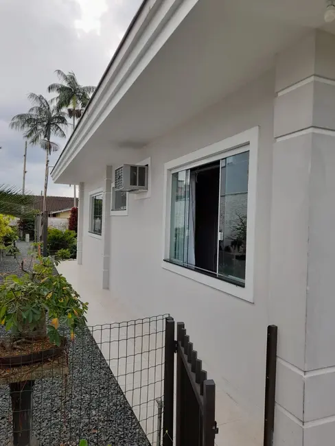 Casa com 3 quartos à venda, 170m2 em América, Joinville - SC - imagem 5 Foto 5 de Casa com 3 quartos à venda, 170m2 em América, Joinville - SC