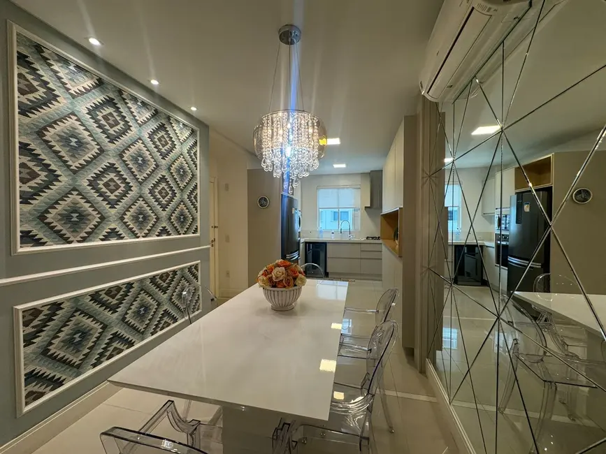Apartamento com 3 quartos à venda, 134m2 em Centro, Balneario Camboriu - SC - imagem 8 Foto 8 de Apartamento com 3 quartos à venda, 134m2 em Centro, Balneario Camboriu - SC