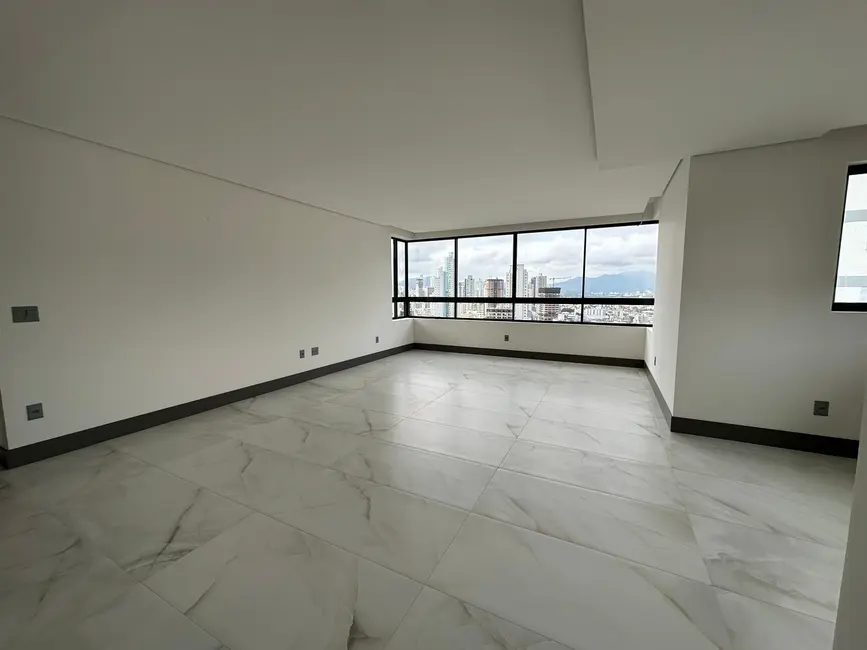 Apartamento com 3 quartos à venda, 135m2 em Centro, Balneario Camboriu - SC - imagem 2 Foto 2 de Apartamento com 3 quartos à venda, 135m2 em Centro, Balneario Camboriu - SC
