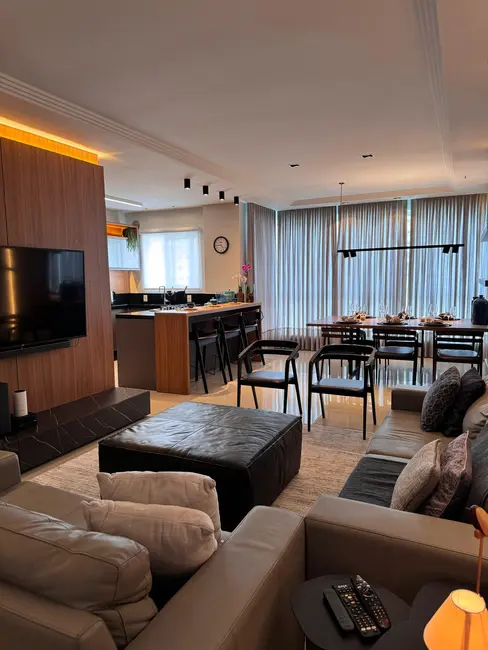 Apartamento com 3 quartos à venda, 136m2 em Centro, Balneario Camboriu - SC - imagem 4 Foto 4 de Apartamento com 3 quartos à venda, 136m2 em Centro, Balneario Camboriu - SC