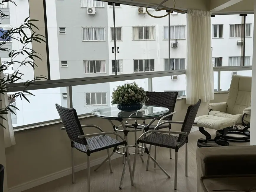 Foto 6 de Apartamento com 3 quartos para alugar, 135m2 em Centro, Balneario Camboriu - SC