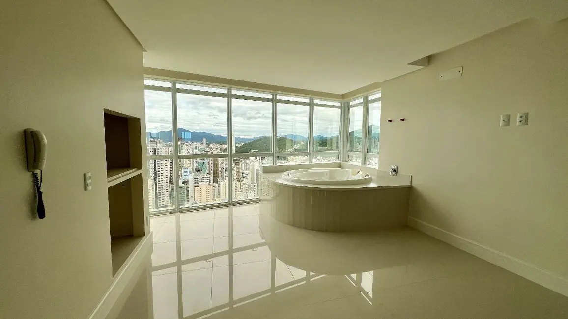 Apartamento com 4 quartos à venda, 229m2 em Pioneiros, Balneario Camboriu - SC - imagem 3 Foto 3 de Apartamento com 4 quartos à venda, 229m2 em Pioneiros, Balneario Camboriu - SC