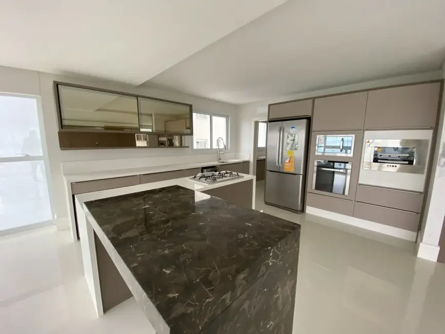 Apartamento com 4 quartos à venda, 237m2 em Centro, Balneario Camboriu - SC - imagem 8 Foto 8 de Apartamento com 4 quartos à venda, 237m2 em Centro, Balneario Camboriu - SC