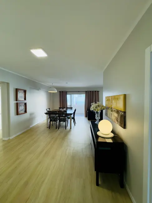 Apartamento com 3 quartos para alugar, 120m2 em Centro, Balneario Camboriu - SC - imagem 2 Foto 2 de Apartamento com 3 quartos para alugar, 120m2 em Centro, Balneario Camboriu - SC