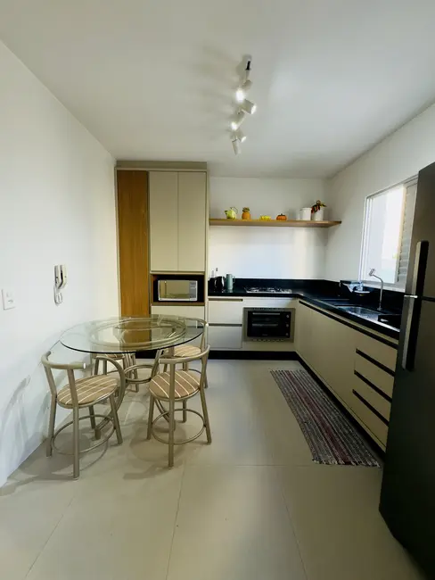 Apartamento com 3 quartos para alugar, 120m2 em Centro, Balneario Camboriu - SC - imagem 7 Foto 7 de Apartamento com 3 quartos para alugar, 120m2 em Centro, Balneario Camboriu - SC