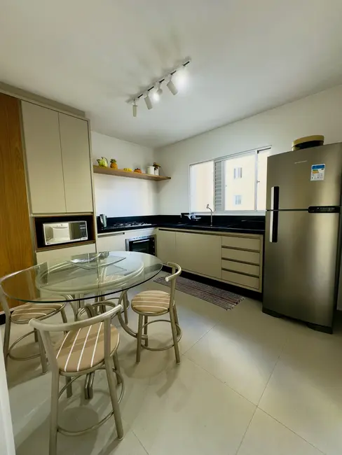 Apartamento com 3 quartos para alugar, 120m2 em Centro, Balneario Camboriu - SC - imagem 6 Foto 6 de Apartamento com 3 quartos para alugar, 120m2 em Centro, Balneario Camboriu - SC