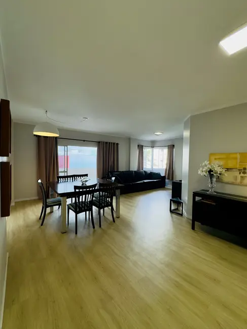 Apartamento com 3 quartos para alugar, 120m2 em Centro, Balneario Camboriu - SC - imagem 3 Foto 3 de Apartamento com 3 quartos para alugar, 120m2 em Centro, Balneario Camboriu - SC