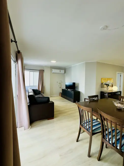 Apartamento com 3 quartos para alugar, 120m2 em Centro, Balneario Camboriu - SC - imagem 1 Foto 1 de Apartamento com 3 quartos para alugar, 120m2 em Centro, Balneario Camboriu - SC