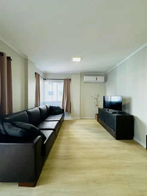 Apartamento com 3 quartos para alugar, 120m2 em Centro, Balneario Camboriu - SC - imagem 4 Foto 4 de Apartamento com 3 quartos para alugar, 120m2 em Centro, Balneario Camboriu - SC