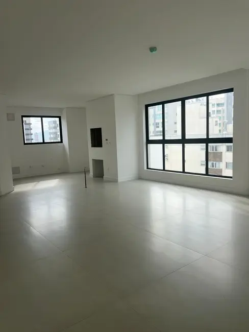 Apartamento com 3 quartos à venda, 105m2 em Centro, Balneario Camboriu - SC - imagem 1 Foto 1 de Apartamento com 3 quartos à venda, 105m2 em Centro, Balneario Camboriu - SC