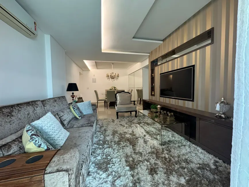 Apartamento com 2 quartos à venda, 100m2 em Centro, Balneario Camboriu - SC - imagem 2 Foto 2 de Apartamento com 2 quartos à venda, 100m2 em Centro, Balneario Camboriu - SC