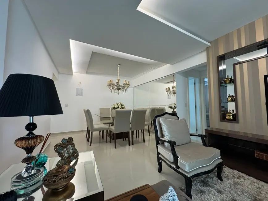 Apartamento com 2 quartos à venda, 100m2 em Centro, Balneario Camboriu - SC - imagem 4 Foto 4 de Apartamento com 2 quartos à venda, 100m2 em Centro, Balneario Camboriu - SC