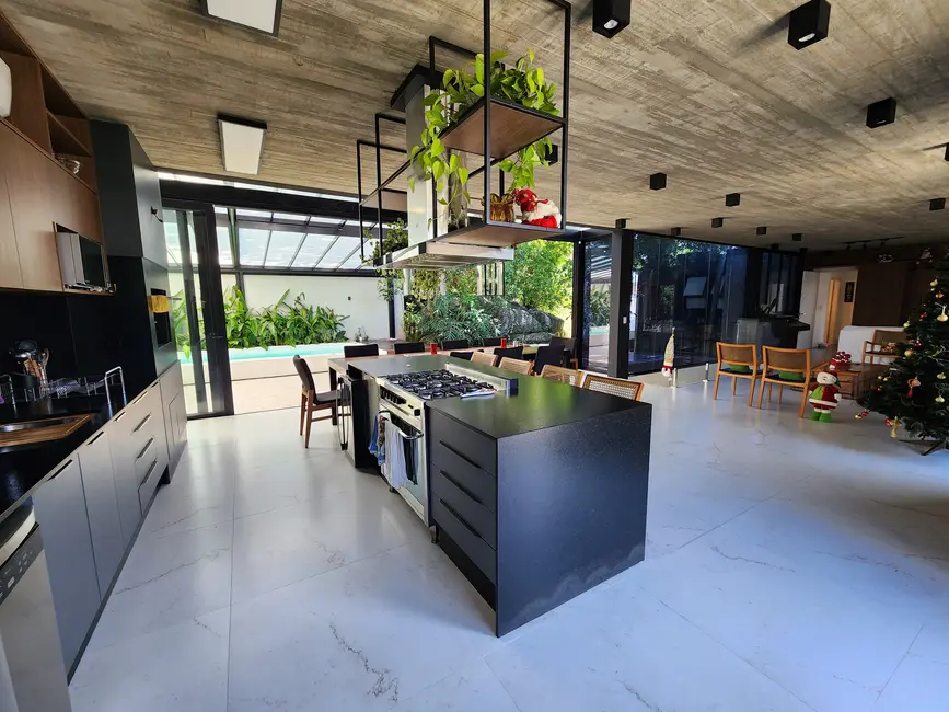 Casa de Condomínio com 4 quartos à venda, 437m2 em Barra, Balneario Camboriu - SC - imagem 3 Foto 3 de Casa de Condomínio com 4 quartos à venda, 437m2 em Barra, Balneario Camboriu - SC