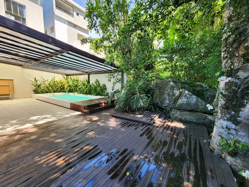 Casa de Condomínio com 4 quartos à venda, 437m2 em Barra, Balneario Camboriu - SC - imagem 6 Foto 6 de Casa de Condomínio com 4 quartos à venda, 437m2 em Barra, Balneario Camboriu - SC