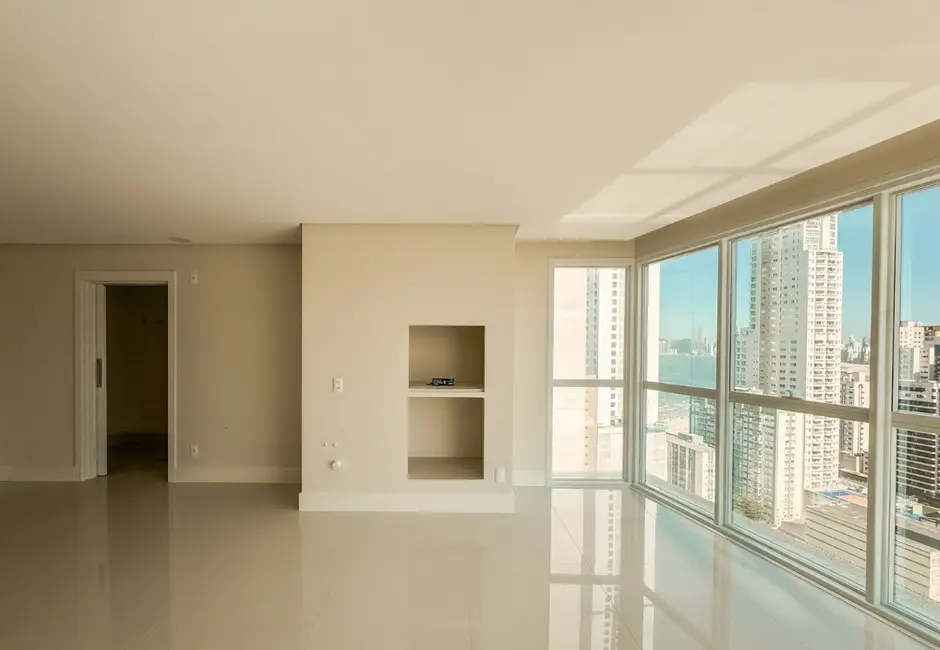 Apartamento com 3 quartos à venda, 114m2 em Centro, Balneario Camboriu - SC - imagem 2 Foto 2 de Apartamento com 3 quartos à venda, 114m2 em Centro, Balneario Camboriu - SC