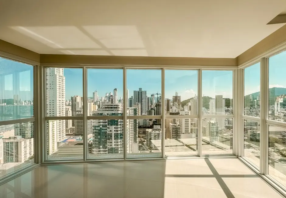 Apartamento com 3 quartos à venda, 114m2 em Centro, Balneario Camboriu - SC - imagem 3 Foto 3 de Apartamento com 3 quartos à venda, 114m2 em Centro, Balneario Camboriu - SC