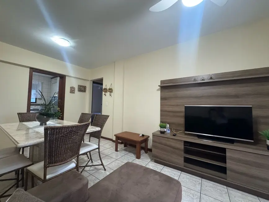Apartamento com 2 quartos para alugar, 70m2 em Centro, Balneario Camboriu - SC - imagem 3 Foto 3 de Apartamento com 2 quartos para alugar, 70m2 em Centro, Balneario Camboriu - SC