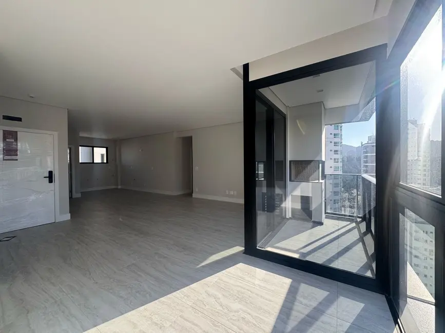 Apartamento com 4 quartos à venda, 146m2 em Pioneiros, Balneario Camboriu - SC - imagem 2 Foto 2 de Apartamento com 4 quartos à venda, 146m2 em Pioneiros, Balneario Camboriu - SC
