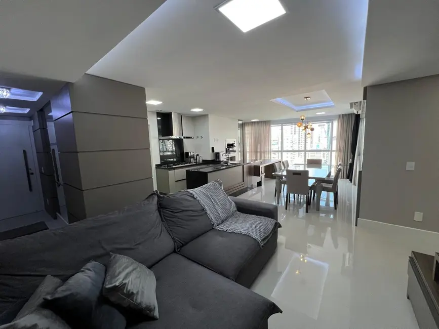 Apartamento com 3 quartos à venda, 114m2 em Centro, Balneario Camboriu - SC - imagem 2 Foto 2 de Apartamento com 3 quartos à venda, 114m2 em Centro, Balneario Camboriu - SC