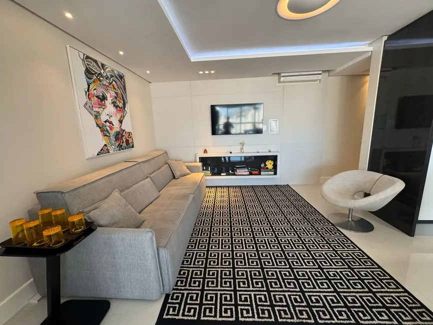 Apartamento com 2 quartos à venda e para alugar, 114m2 em Centro, Balneario Camboriu - SC - imagem 2 Foto 2 de Apartamento com 2 quartos à venda e para alugar, 114m2 em Centro, Balneario Camboriu - SC