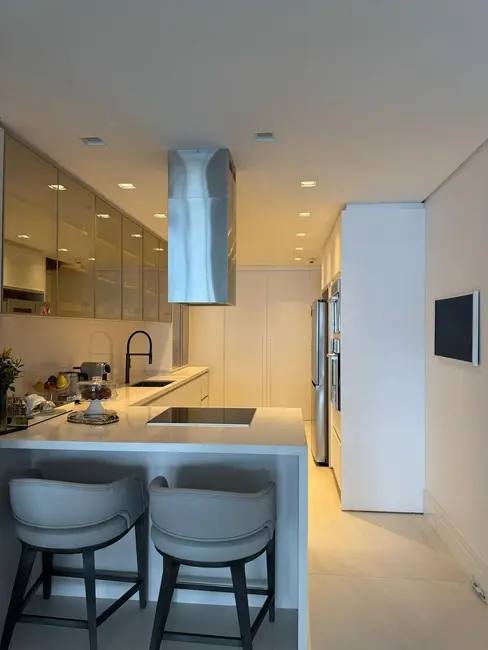Apartamento com 2 quartos para alugar, 230m2 em Centro, Balneario Camboriu - SC - imagem 5 Foto 5 de Apartamento com 2 quartos para alugar, 230m2 em Centro, Balneario Camboriu - SC