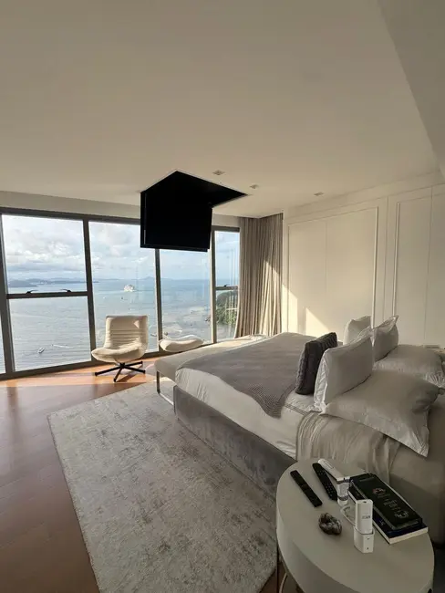 Apartamento com 2 quartos para alugar, 230m2 em Centro, Balneario Camboriu - SC - imagem 6 Foto 6 de Apartamento com 2 quartos para alugar, 230m2 em Centro, Balneario Camboriu - SC