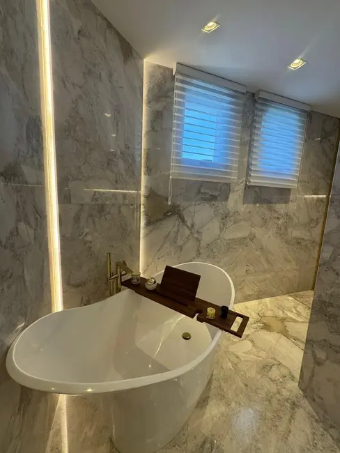 Apartamento com 2 quartos para alugar, 230m2 em Centro, Balneario Camboriu - SC - imagem 8 Foto 8 de Apartamento com 2 quartos para alugar, 230m2 em Centro, Balneario Camboriu - SC