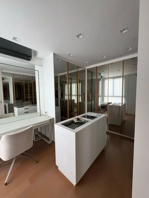 Apartamento com 2 quartos para alugar, 230m2 em Centro, Balneario Camboriu - SC - imagem 7 Foto 7 de Apartamento com 2 quartos para alugar, 230m2 em Centro, Balneario Camboriu - SC